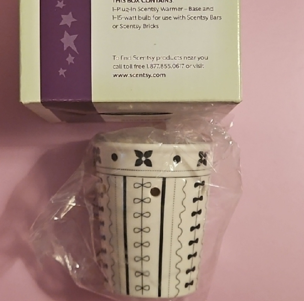 New Scentsy Plug-In Warmer Bud